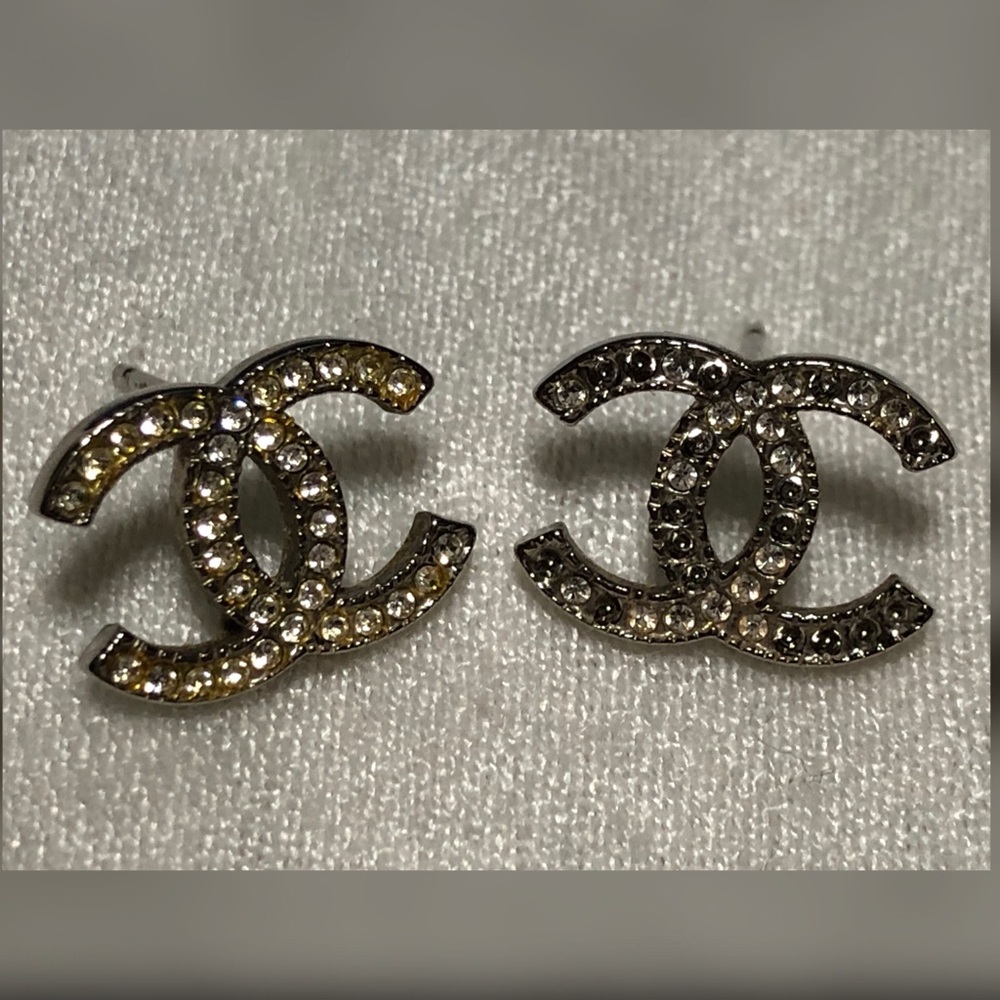 ✨SOLD✨ Chanel CC With Crystal Earrings - Picture 2 of 4